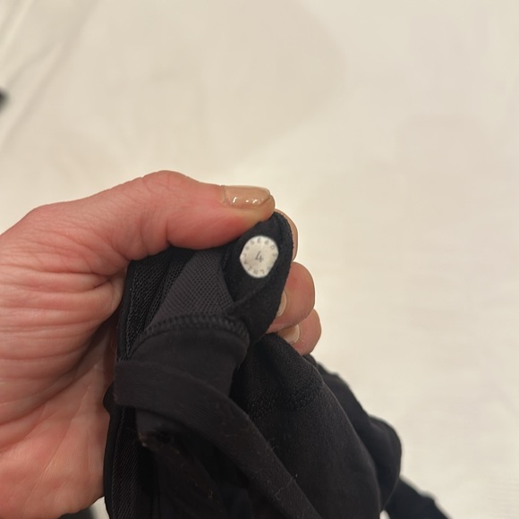 lululemon Size 4 Free To Be Serene Bra - Excellent Condition - Picture 3 of 3